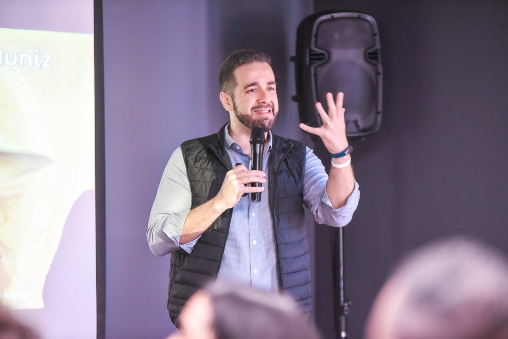 Palestra Motivacional Flavio Muniz Palestrante de vendas famoso e inteligência Artificial